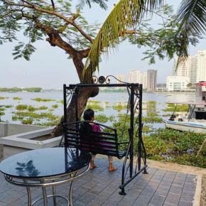 MARINA Lounge